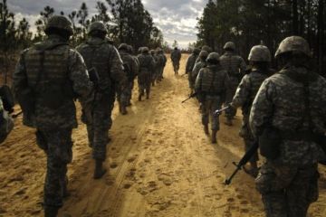 США попирают независимость стран Ближнего Востока, оставляя войска под ложными предлогами