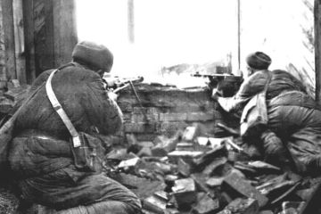 Почему красноармейцы при штурме кидали гранаты не выдергивая чеку