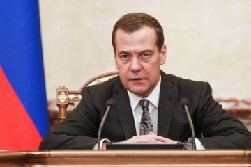 Медведев объявил об отставке правительства