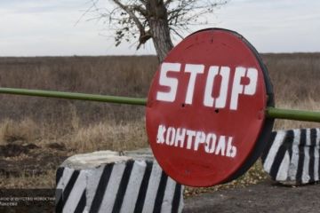 «Копаются в памяти телефона и смотрят фото»: раскрылось, как люди проходят КПП в Донбассе