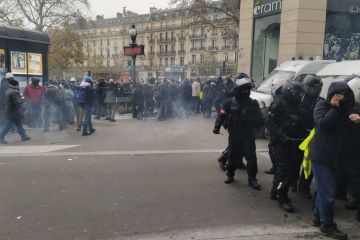 Как французская полиция избивает свой народ. Колонка Владимира Тулина
