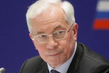 Азаров: Горько видеть карикатуру на государство на Украине