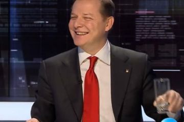 Ляшко решил осчастливить украинцев и «наказать» Гончарука за бутылку хорошего коньяка