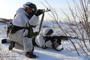 Мотострелки отбили нестандартную атаку условных террористов на Тоцком полигоне