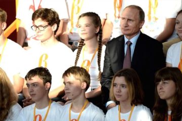 В.В.Путин: “Революции и провокаторам – нет! Мирному строительству – да!”