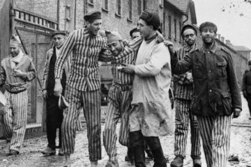 "Гитлер и Сталин во Львове", "американцы в Освенциме": кто и как врал на годовщину освобождения нацистского концлагеря