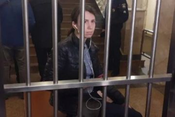 «Почему обесточена колючая проволока?» Татьяна Черновол перелезла через забор ГБР и пыталась сорвать допрос Порошенко