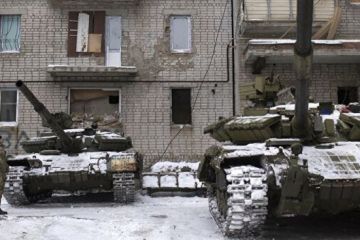 Допекли народ: власти подконтрольных армии Украины территорий Донбасса требуют вывести технику и вооружения