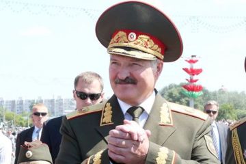 Лукашенко начал игры с Днем Победы?