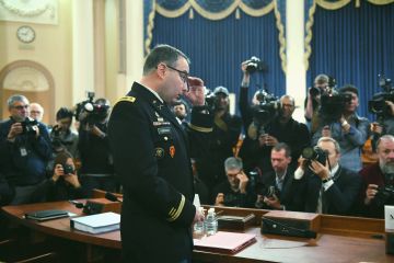 Главный стукач американских демократов оказался в неловком положении