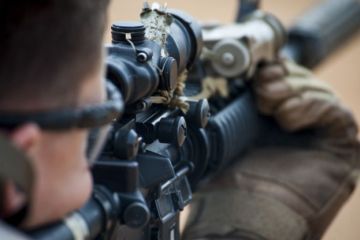 США начали "перезагрузку" отношений с Украиной заморозкой контрактов на $30 млн