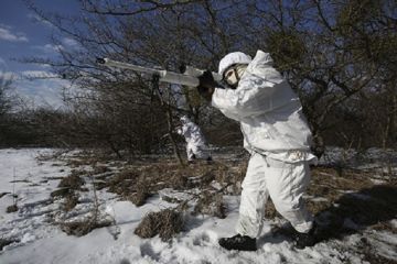 Мотострелки и артиллерия уничтожили обороняющихся террористов: учения попали на виде