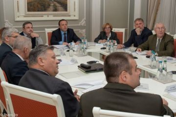 Геральдический совет при Лукашенко повернул «Глобус Белоруссии» в сторону Европы