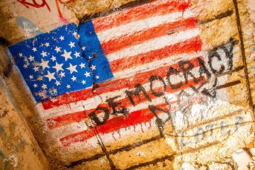 Венец капиталистической мысли — как США зарабатывают на «демократии»