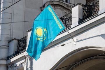 Казахстан использует опыт России в блокировке "оранжевых" технологий Запада