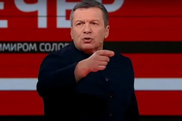 «Пока дышу, буду вас рвать»: Соловьёв со скандалом выгнал заступившегося за нацистов гостя