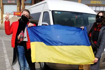 Забытые в Ухане: Зеленскому напомнили, что кроме «дамы с собачкой» в Китае остались ещё украинцы