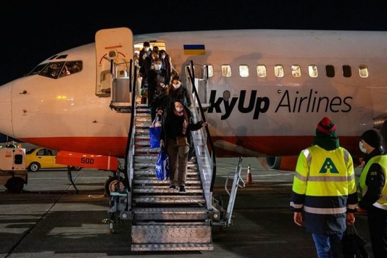 Пандемия коронавируса: Зеленский объявил эвакуацию лишь тех украинцев, кто за нее заплатит