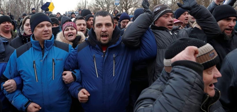 «Они нас не спасут»: украинцев призвали спасаться самим без оглядки на власти