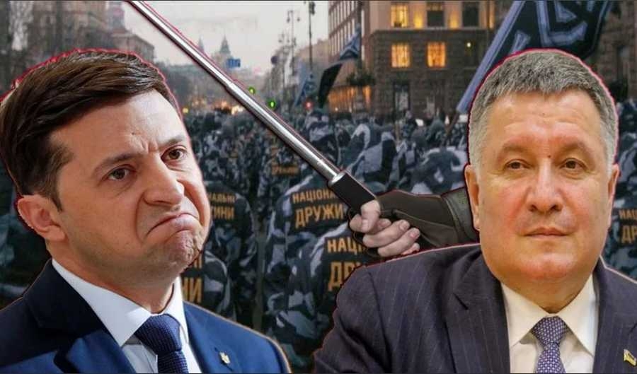 Резкая смена политического курса Украины: Удержится Зеленский под напором Авакова?