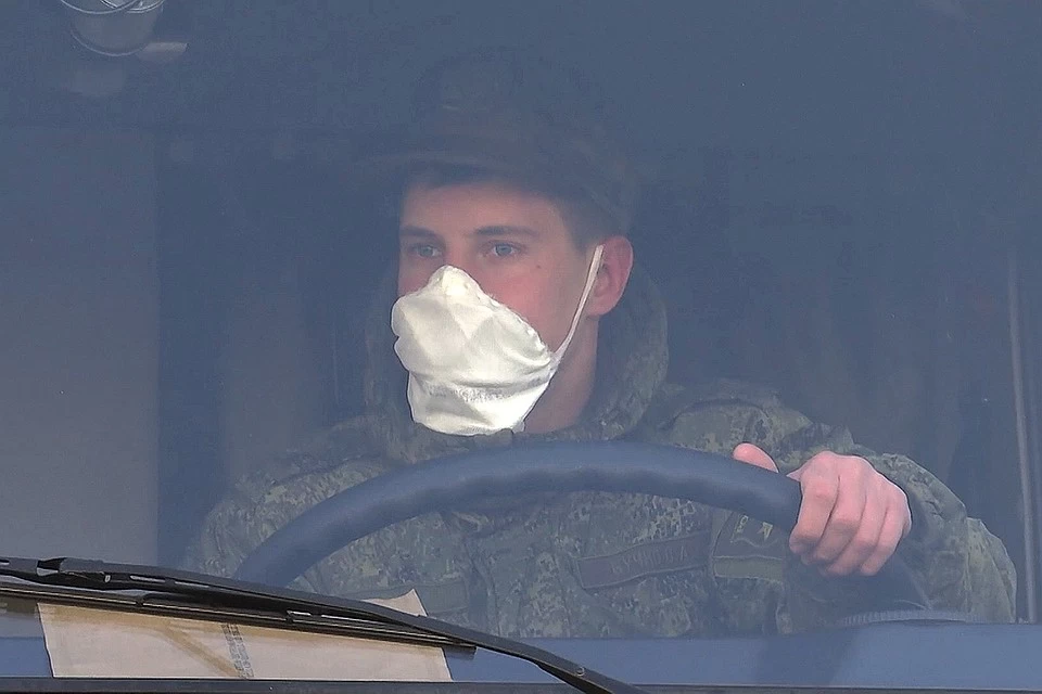 Русские идут спасать - шакалы визжат. И это прекрасно