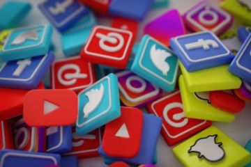 Российские журналисты рассказали о фейках и скандалах с Facebook, Twitter и WhatsApp