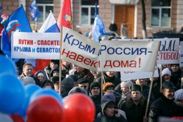 Украинский политик рассказал, почему власти боятся возвращения Крыма и Донбасса в Украину