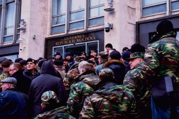 Украденный миллиард возвращается в Молдову для финансирования госпереворота