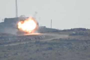 Попадание противотанковой ракеты в Т-72М1 сняли на видео в Сирии