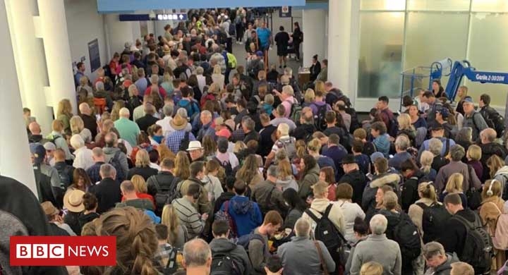 «Россия! Вытащи нас из США! — работы нет, самолетов нет, негде жить, хотим есть»