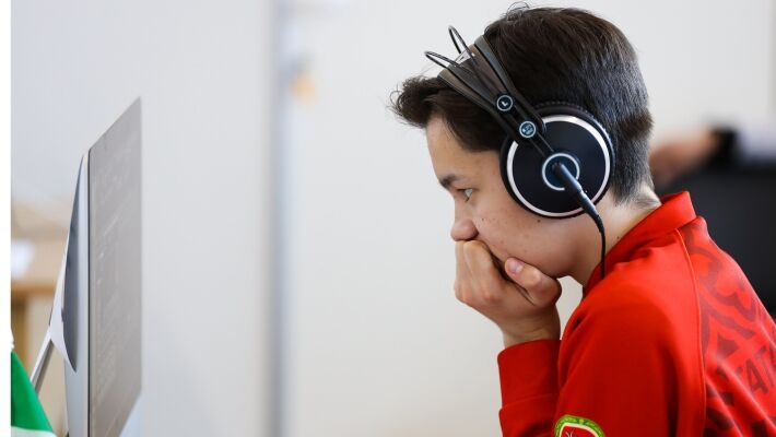 Депутат Госдумы раскрыл причины "пробуксовки" первого дня дистанционного образования