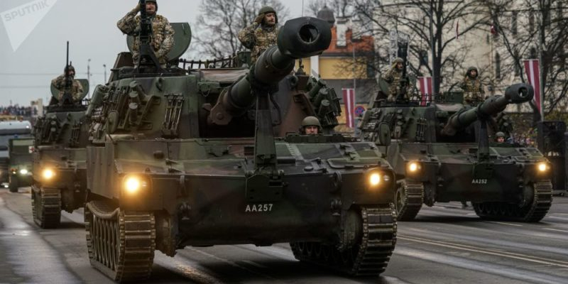 Пока Латвия готовилась к выдуманной войне, пришла настоящая, реальная угроза