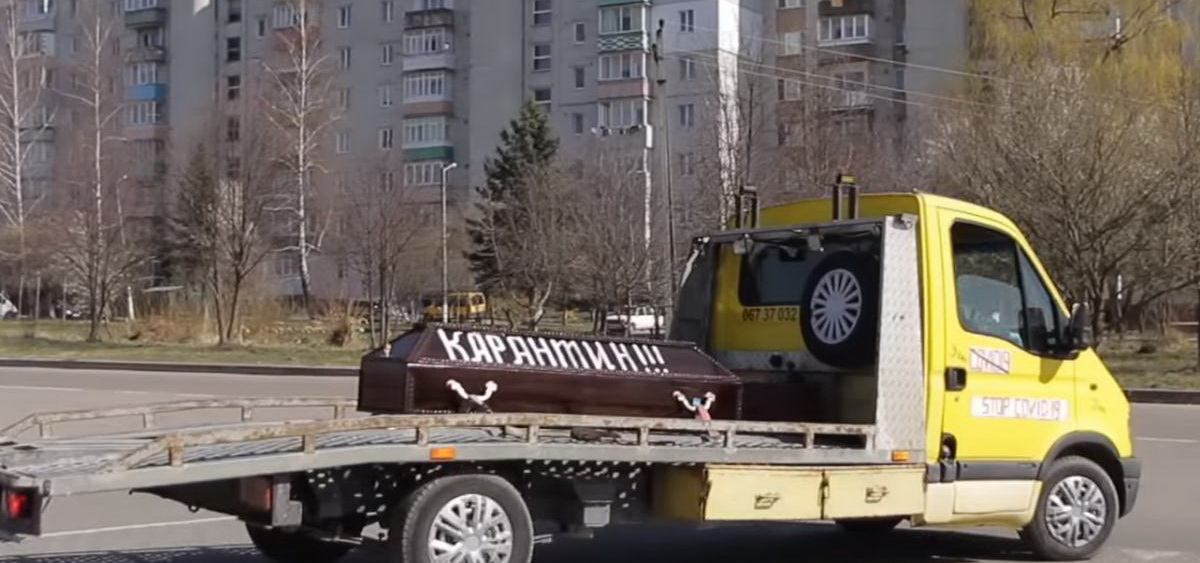 Украинский политик пришел в ужас от коронавирусных гробов в Галичине