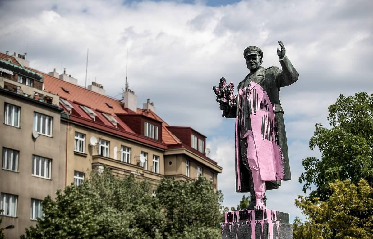 Суд решит, кто ответит за снос памятника маршалу Коневу в Праге