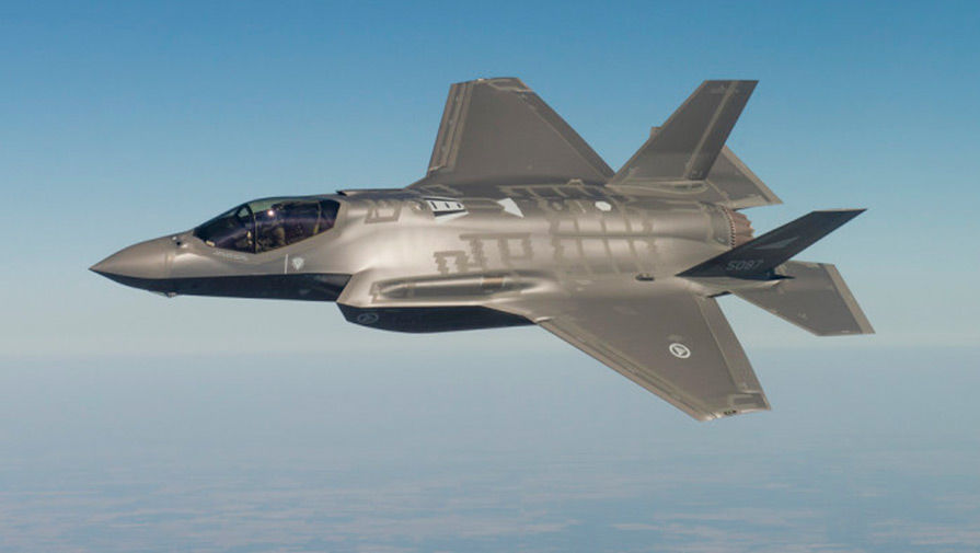 Новейший истребитель F-35 проигрывает в ближнем бою F-16