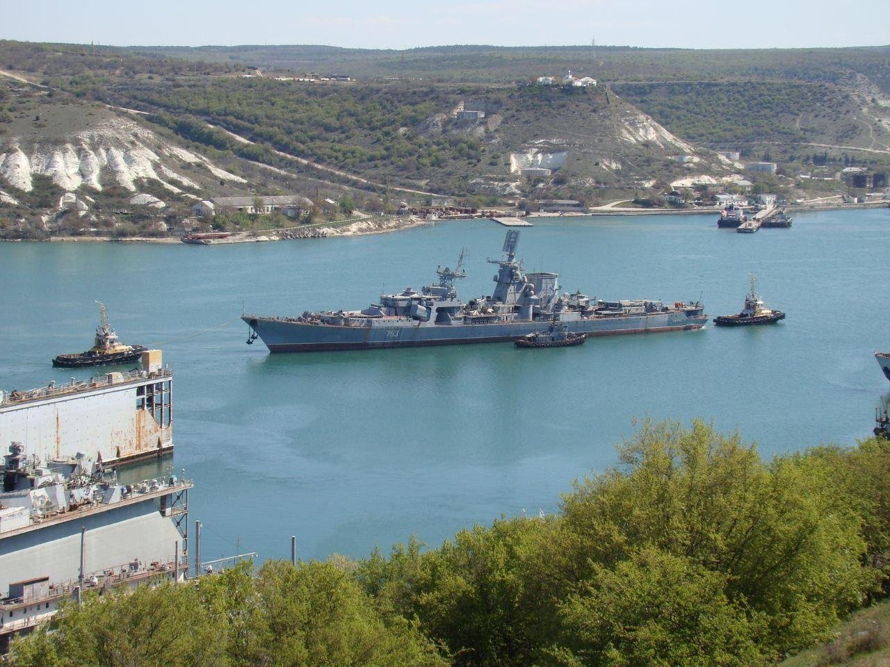 Черноморский флот прощается с одним из двух последних крупных кораблей