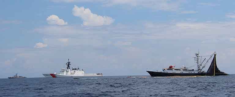 Американские военные корабли захватили венесуэльское судно