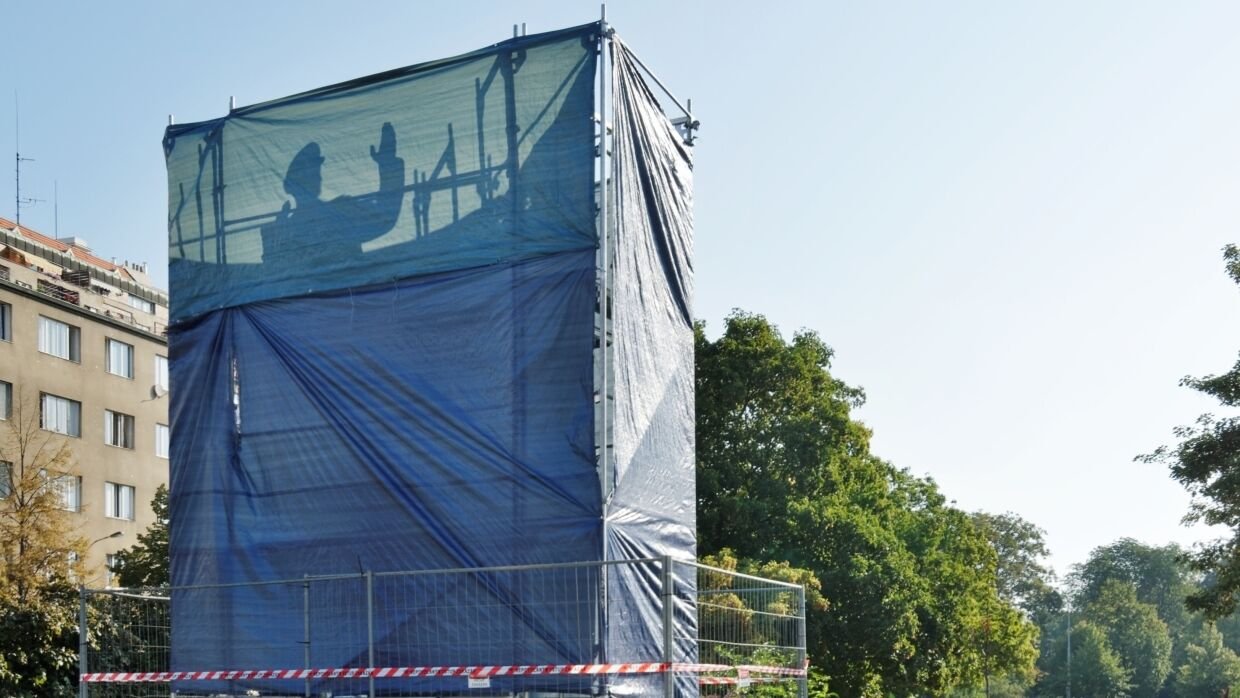 Кто дирижер русофобской оперы, которую исполняют пражские власти? Колонка Голоса Мордора