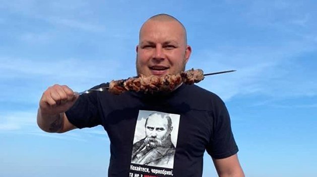 «Я помню, я горжусь». Лидер одесских неонацистов опубликовал фото с шашлыком в годовщину 2 мая