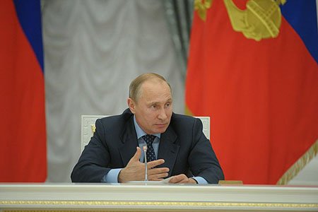 Путин запретил военным распространять информацию о службе в СМИ и соцсетях