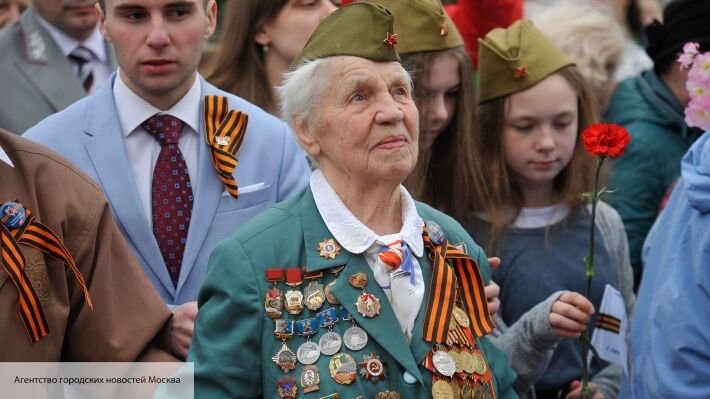 Альтернатива Дню Победы: украинцев принуждают забыть 9 Мая