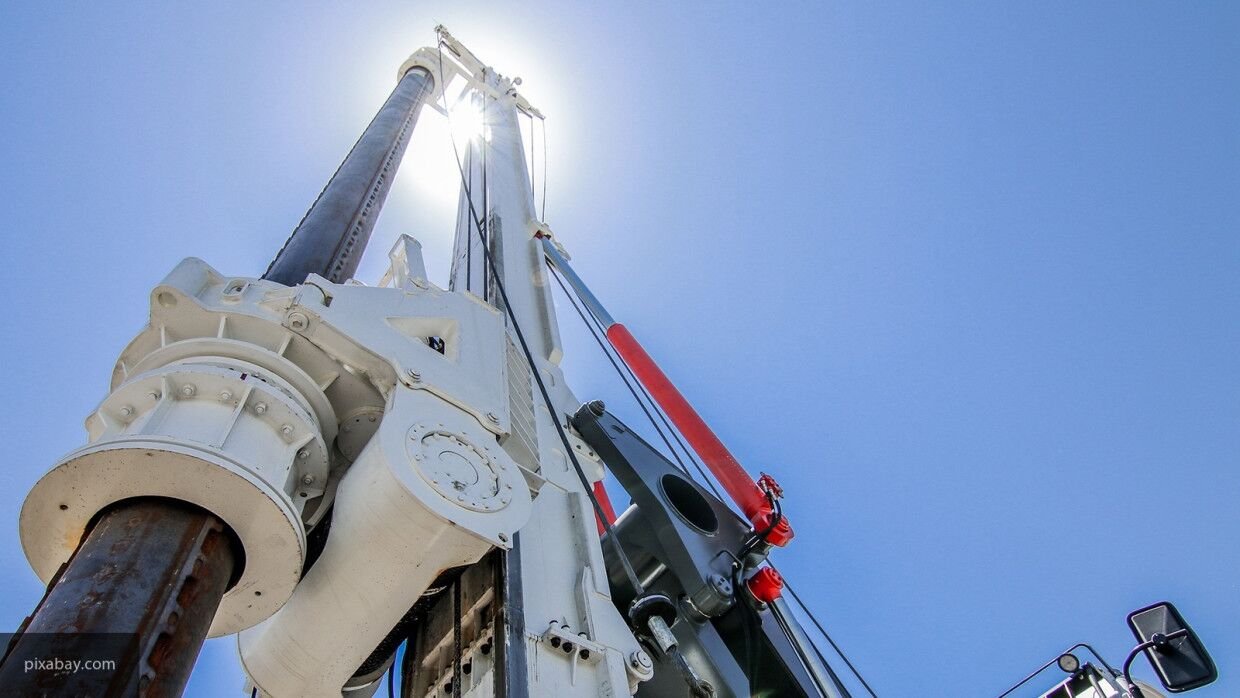 Министры энергетики РФ и США обсудили меры по стабилизации рынка нефти