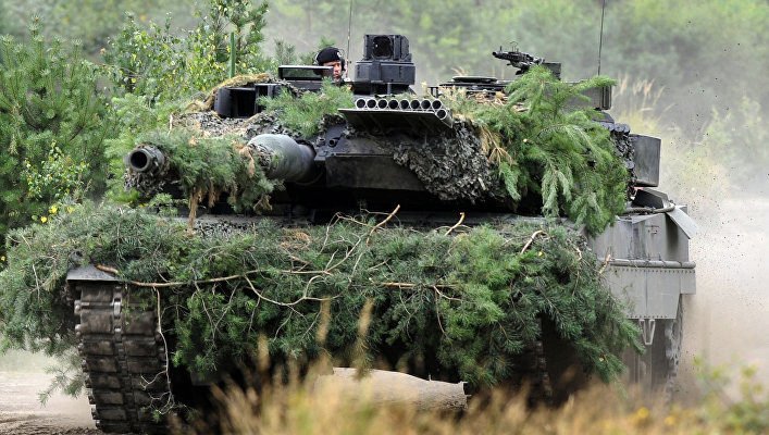 Немецкие «Леопарды» и польские РТ-91 отработали бросок на Псков