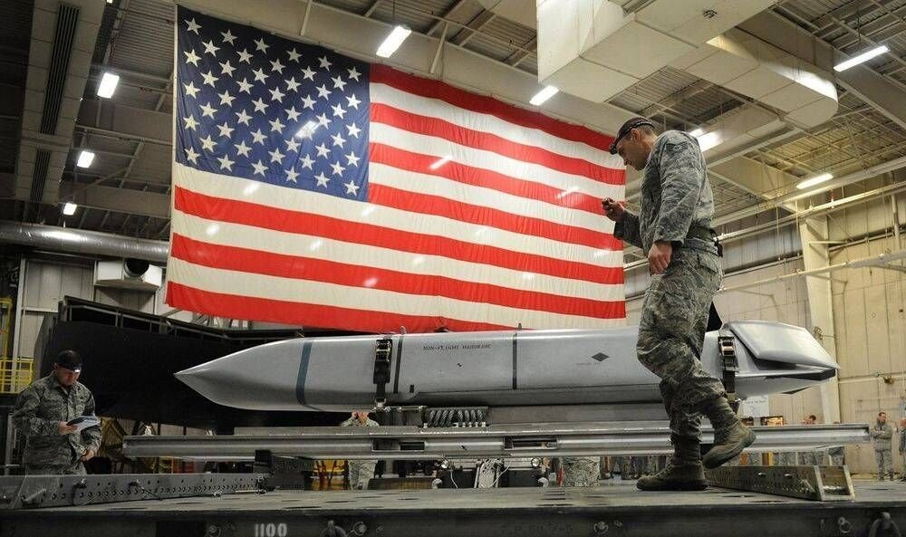 Польшу пытаются отговорить от размещения ядерного оружия США в стране против России