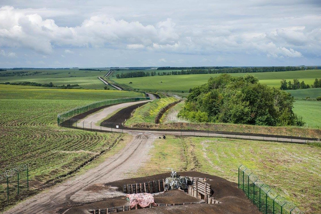 Украина не собирается отказываться от строительства стены на границе с РФ