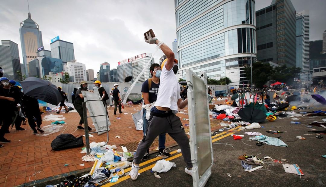 Гонконгские радикалы пустили в расход детей – как проходит крупнейшая акция прозападных сил