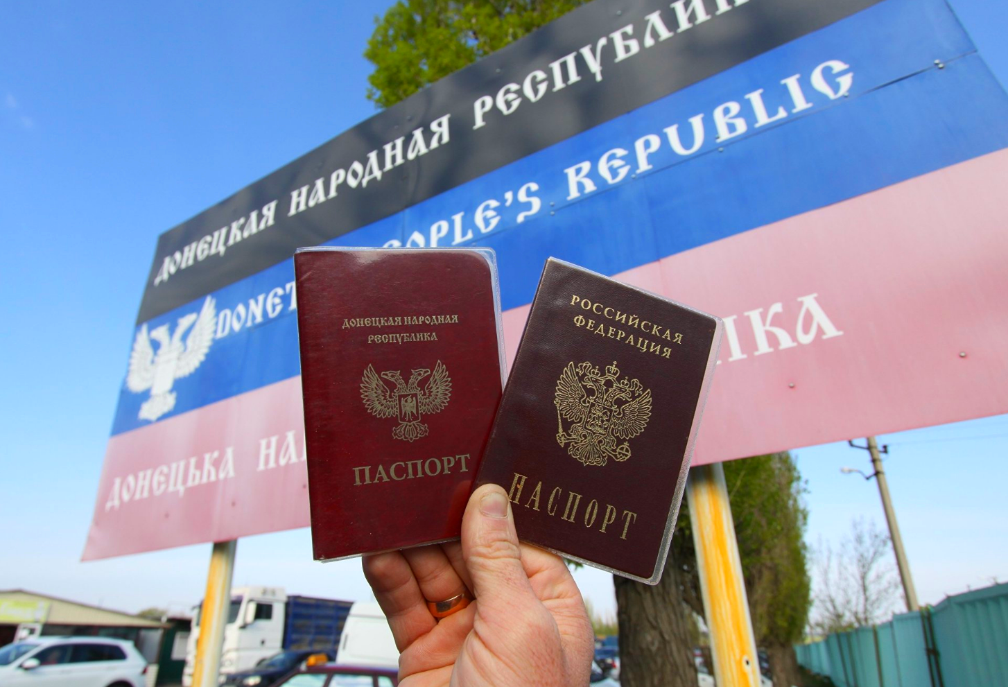 Как Зеленский собирается легализовать паспорта РФ в ЛДНР