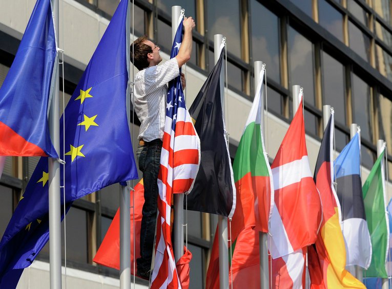 Евросоюз провозгласил «конец американской системы» и решил не мешать