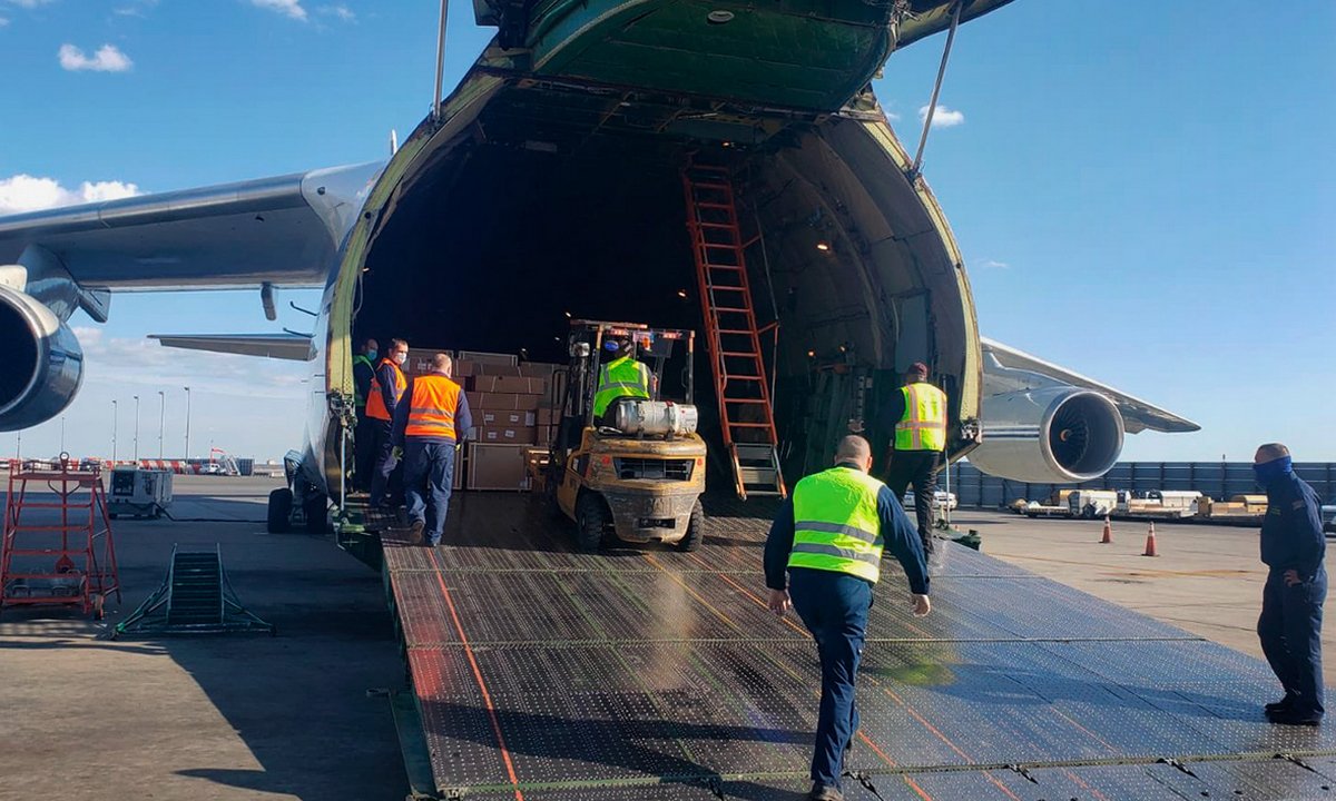 В США устроили скандал из-за российской помощи по борьбе с COVID-19