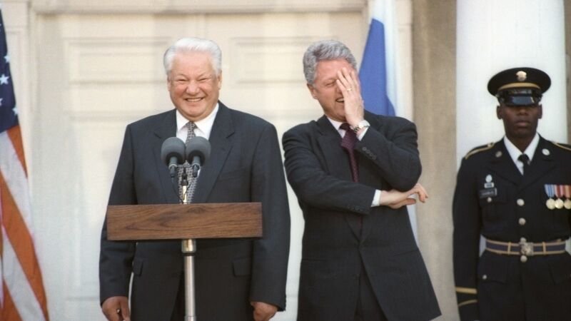 Кураторы Ельцина из США поставили Россию на грань катастрофы